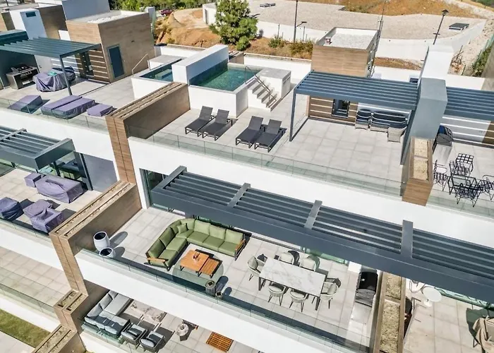 Luxury Penthouse With Ocean View Апартаменти *